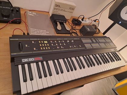 Siel-DK80 polysynth with accessories